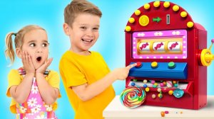 Дети играют в игровой автомат Magic