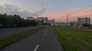 встретил робота курьера!)