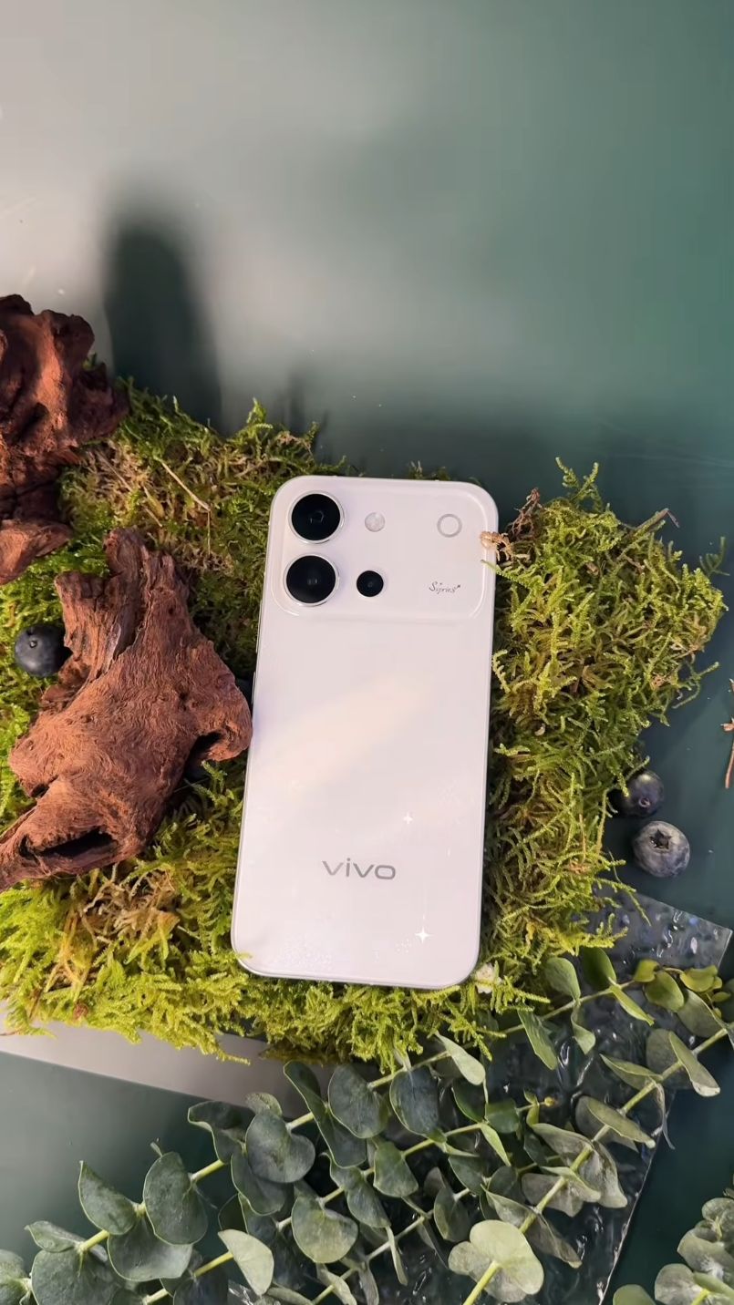 Vivo S60 - Разрыв💥 Первое знакомство с Топовым Компактом из поднебесной 🤯 #shorts #VivoS60handson