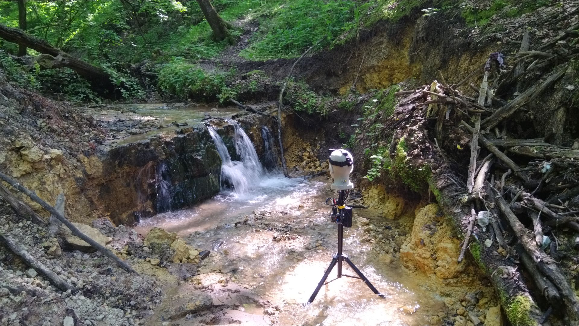 Звуки лесного водопада • 3D Бинауральная запись (Binaural Field Recording)