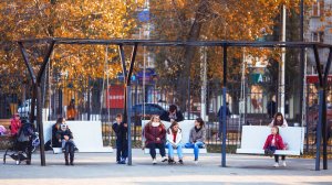 Городские качели