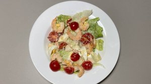 Салат с креветками и помидорами черри
