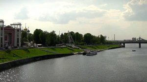 В Твери начали устанавливать новое колесо обозрения