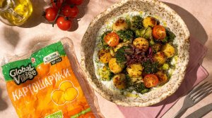 Запеченный картофель с брокколи и соусом дзадзики