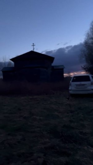 Ночь у храма в палатке