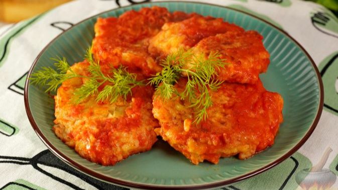 ЛУКОВЫЕ КОТЛЕТЫ В ТОМАТНОМ СОУСЕ