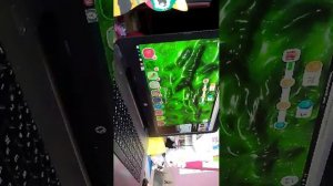 Вера играет в Яндекс игры