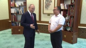Встреча с Пэн Паем
Владимир Путин встретился с гражданином КНР Пэн Паем.