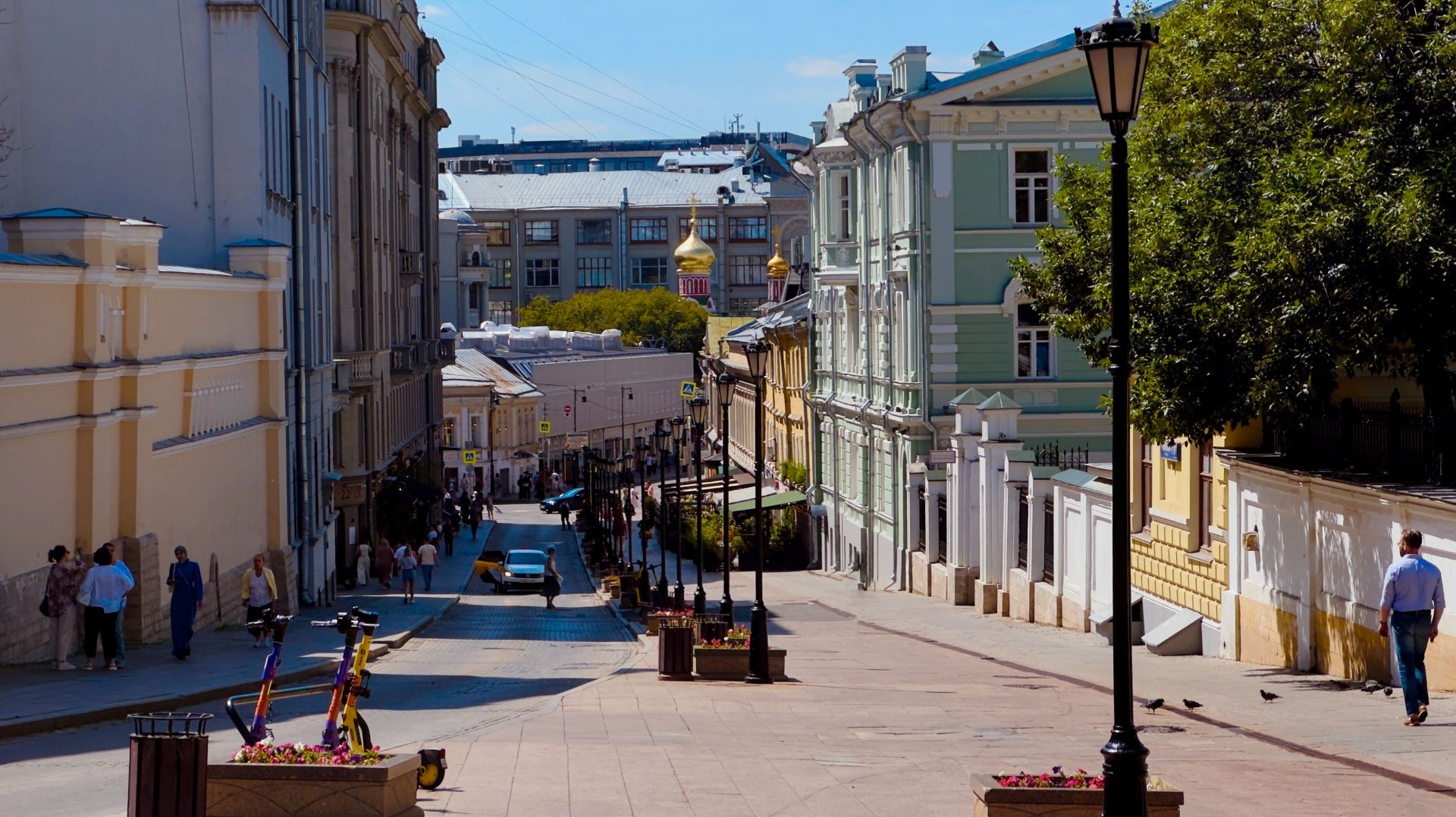 По Варварке, Ивановской Горке и дальше вглубь МОСКВЫ.