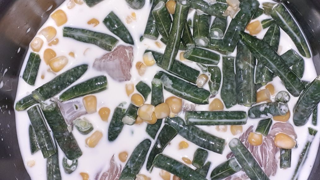 Индейка с зеленой фасолью и сладкой кукурузой со сливками смотреть онлайн