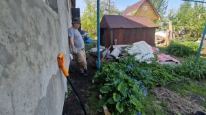 Разобрали место и  продали ненужное. Убрал старый цемент у дома.