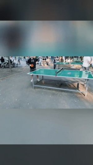Играем в тенис.