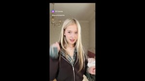 Юная девушка и бодрый Добрый вечер!