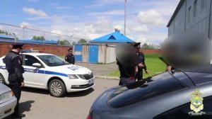 Госавтоинспекторы Ингушетии задержали водителя-самоучку, дрифтящего на «зебре» возле школы