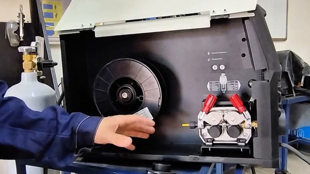 Сварка на полуавтомате: заряжаем проволоку, выбор катушки, зачем войлок или паралон?