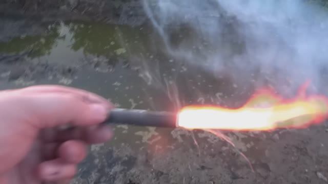 ✅ ПОСЛЕ ВЕСЕННЕГО ДОЖДЯ 😂 💥 В огромной луже после дождя взрываем топ мощных петард! смотреть онлайн