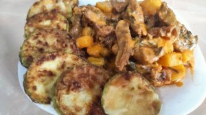 Насыщенное азу со сметаной и соусом ткемали