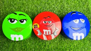 Удовольствие на несколько минут: 3 радужные ванночки с конфетами M&M's и волшебной слизью