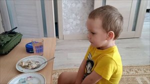 21.05.26. Устали от жары, играем во дворе. Дед пришёл с работы.