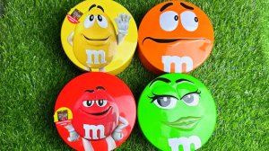 Удовольствие на несколько минут: 3 радужные ванночки с конфетами M&M's и волшебной слизью