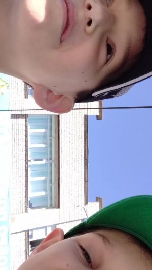 Гуляем и бесим нашу подругу.