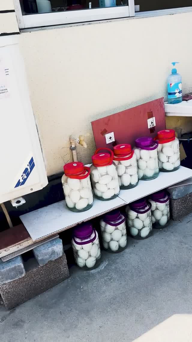 Огромные яйца 🥚 в придорожном кафе (Китай)