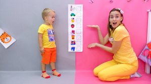 Крис и мама учатся и играют в утреннюю рутину