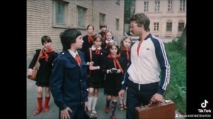 #Песня по фильму «Гости из будущего»#музыка AI,стихи мои#шуточные#юмор#в топ.mp4