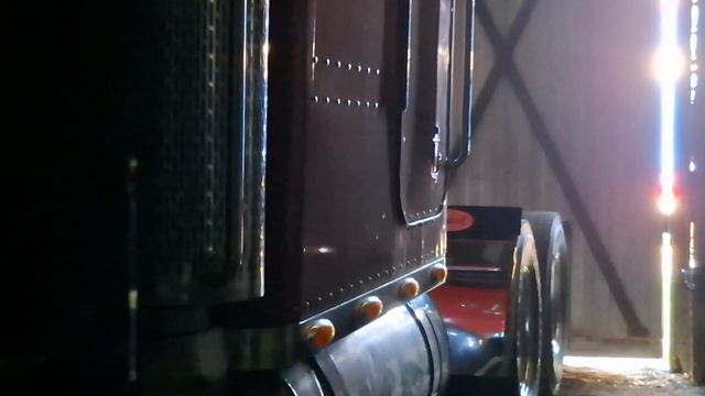 Подготовка к историческому перегон PETERBILT 359 смотреть онлайн