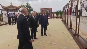Путину и Си на выставке ТАСС и Синьхуа показали кадры, где они едут в Тяньцзинь🇷🇺🇨🇳🇷🇺🇨🇳