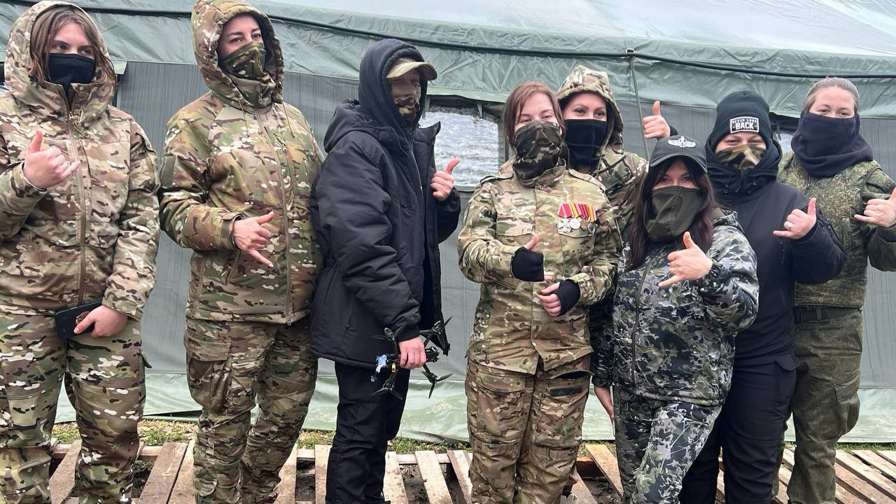 Девчата здоровья вам и вернутся по скорее к своим семьям. смотреть онлайн