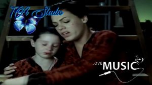 PInk  -  family portrait  (  TA Studio 2011  )