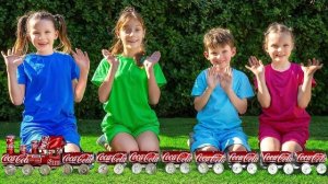 Дети делают новые игрушки из старых вещей
