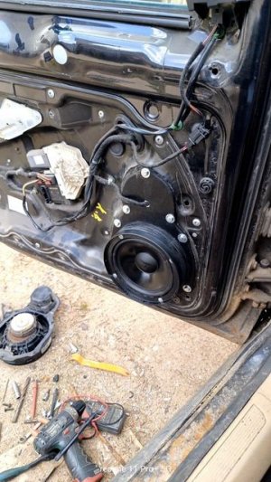 Замена штатных динамиков в Фольксваген Пассат Б6 на DL Audio Anaconda 165 Comp.