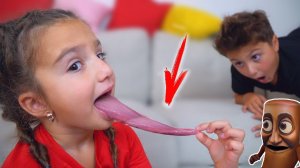 У КОГО САМЫЙ ДЛИННЫЙ ЯЗЫК??? Аминка и Камиль УСТРОИЛИ СОРЕВНОВАНИЕ...