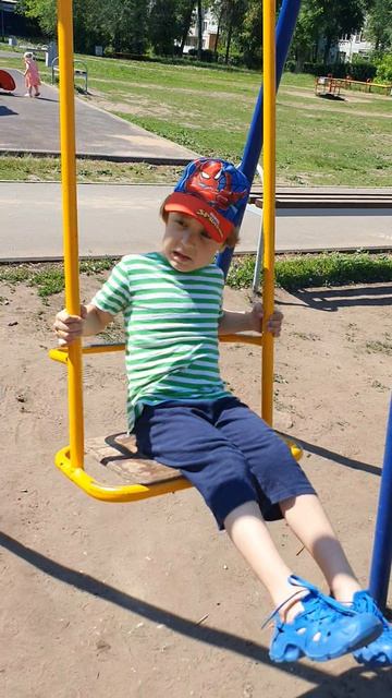 КАЧАЕМСЯ НА КАЧЕЛЯХ смотреть онлайн