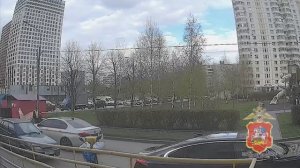 В подмосковных Мытищах к ответственности привлечён водитель иномарки, проехавший по детской площадке