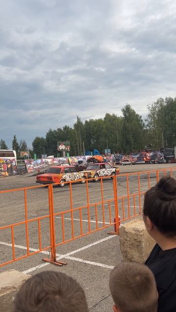 Автомобильный поцелуй