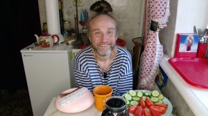 Обед с котями холодный рассольник. Нужна помощь. Мукбанг. Обжор. Еда на камеру. Диета. Шизофрения.