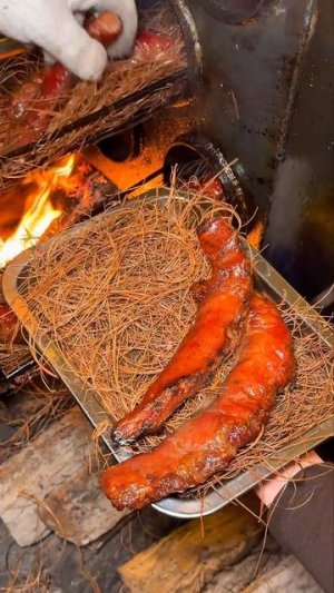 Идеально 👌 Хрустящие копченые мясные изделия в сосновых иголках 😋