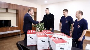 Своевременная помощь медикам. Лечить людей помогают металлурги.