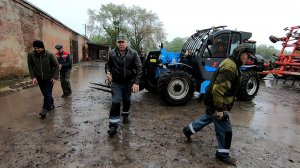 Дожди идут, работа в поле остановилась, но а ремонт продолжается!