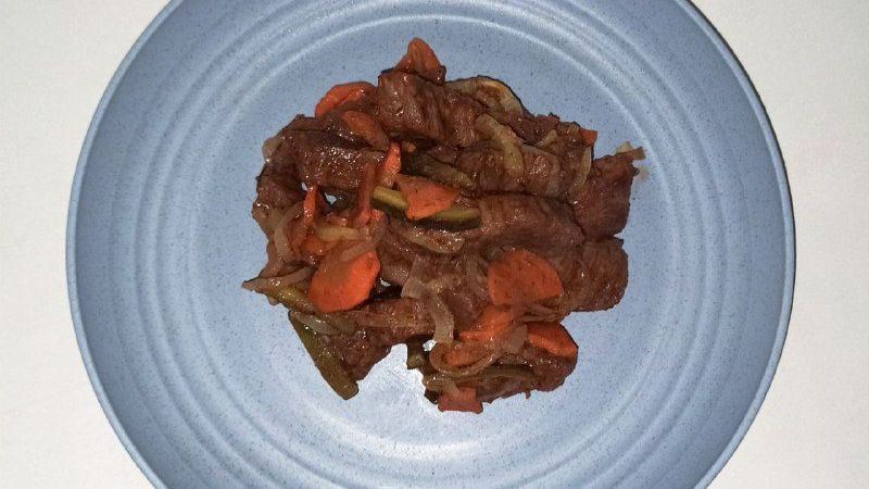 Ароматное азу с мясом и овощами смотреть онлайн