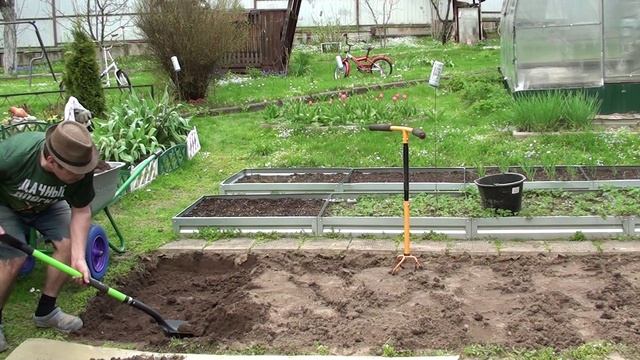 Установил таки грядку под клубнику// Дождь с грозой "побанил"