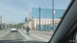 Поехали в город мимо самого красивого здания