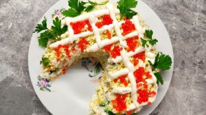 Великолепный салат с семгой и креветками