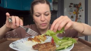 МУКБАНГ КОТЛЕТЫ РИС КАБАЧКИ ОВОЩНАЯ НАРЕЗКА/MUKBANG ЕДА ОБЖОР