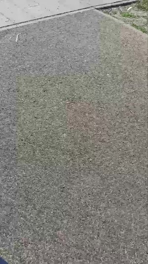 р