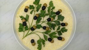 Оригинальный салат из копченой скумбрии с овощами и грибами