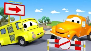 Автобус Лили застряла на ухабах - Эвакуатор Том в Автомобильный Город  🚗 детский мультфильм